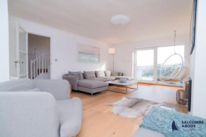 Beacon House-stylish, spacious & estuary views